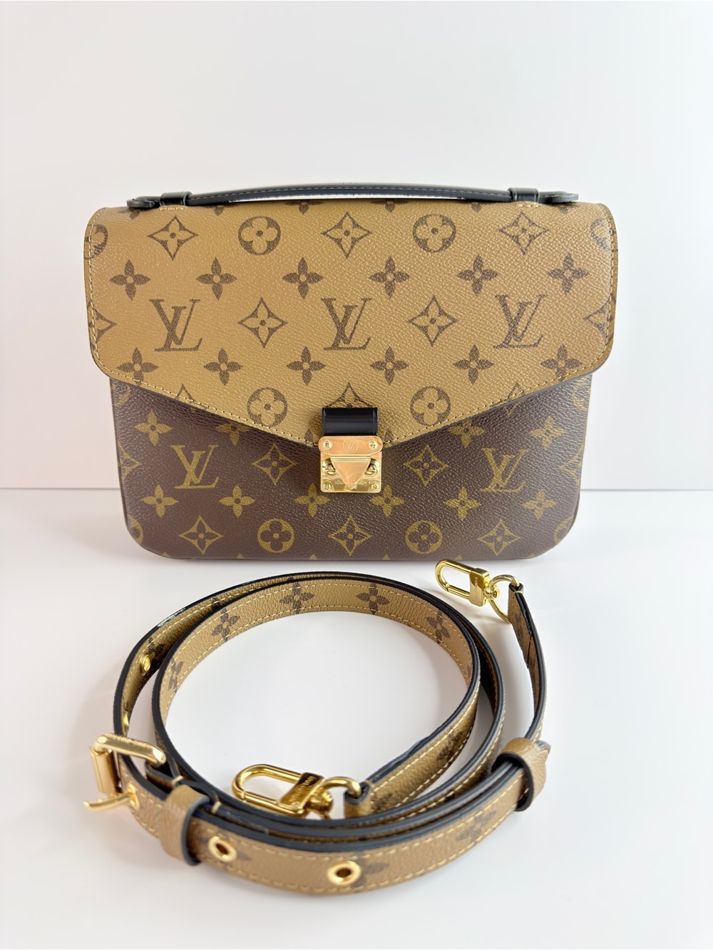 Louis Vuitton Métis Monogram Reverse - Picture 4 of 17